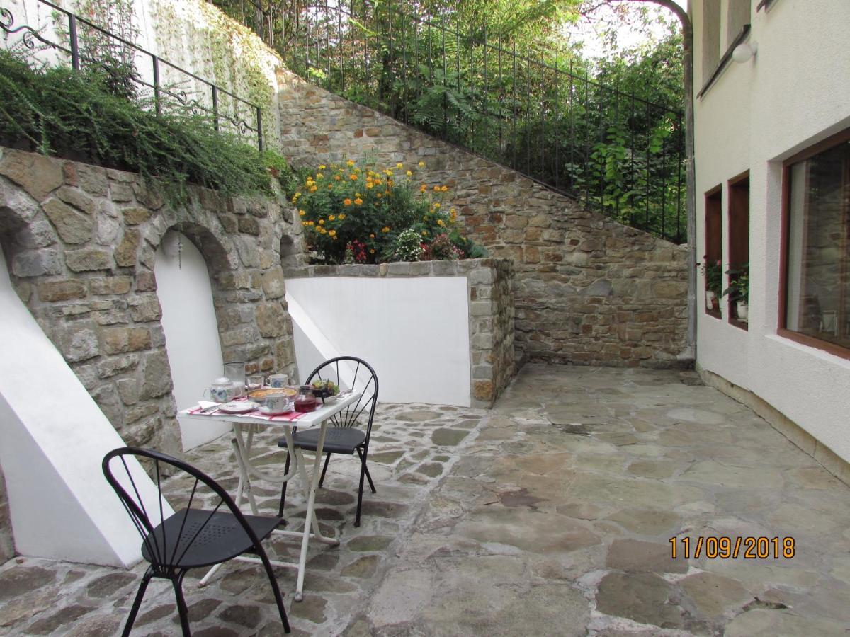 Home With The Veranda Veliko Tărnovo Exteriör bild