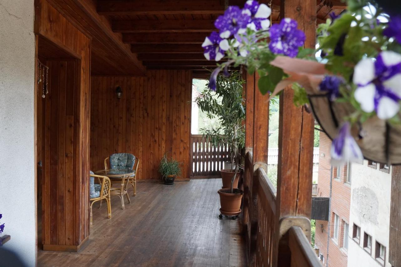 Home With The Veranda Veliko Tărnovo Exteriör bild